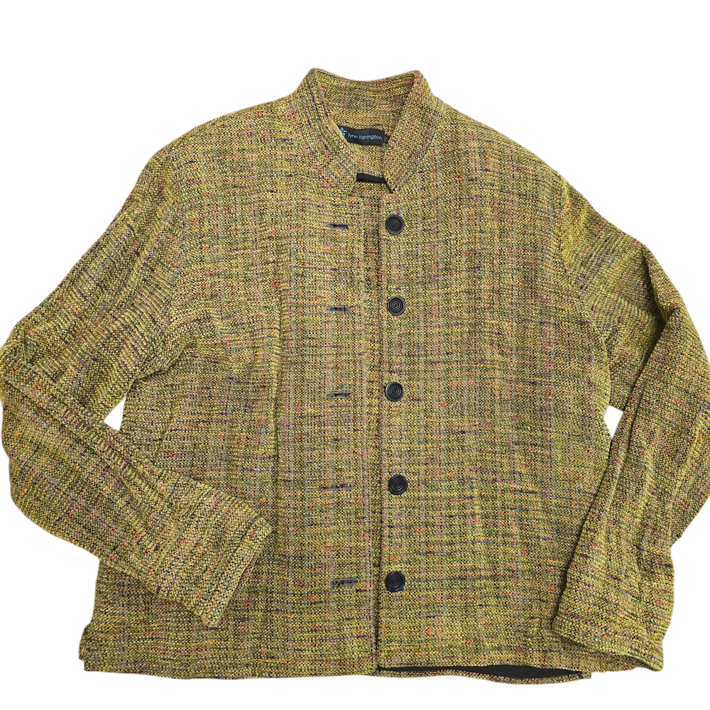 he Lynn Yarrington Medium Collared Button Sweater is a stylish and versatile wom